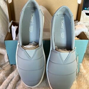 Toms light blue Casual Slip-On Sneakers, NIB size 9.5